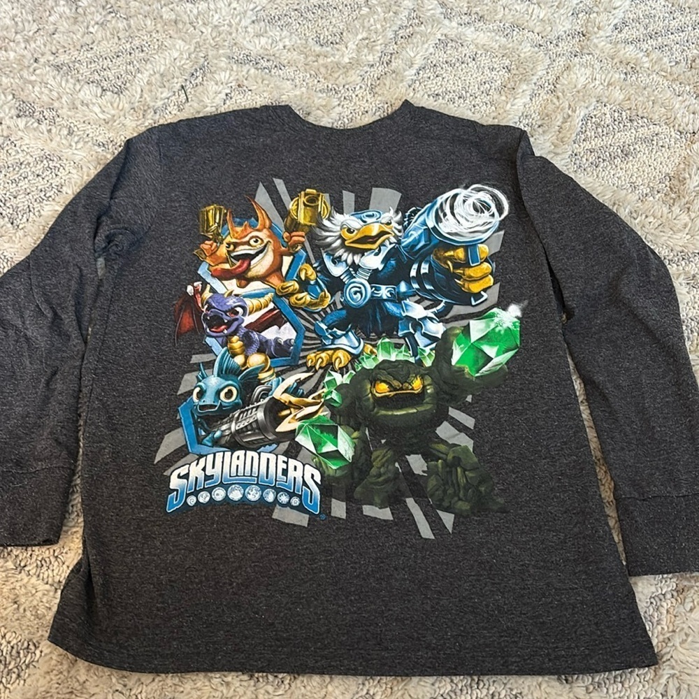 Boys skylanders long sleeve gray shirt- size medium.
